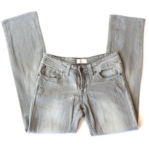 Low-rise skinny grey jeans slightly distressed